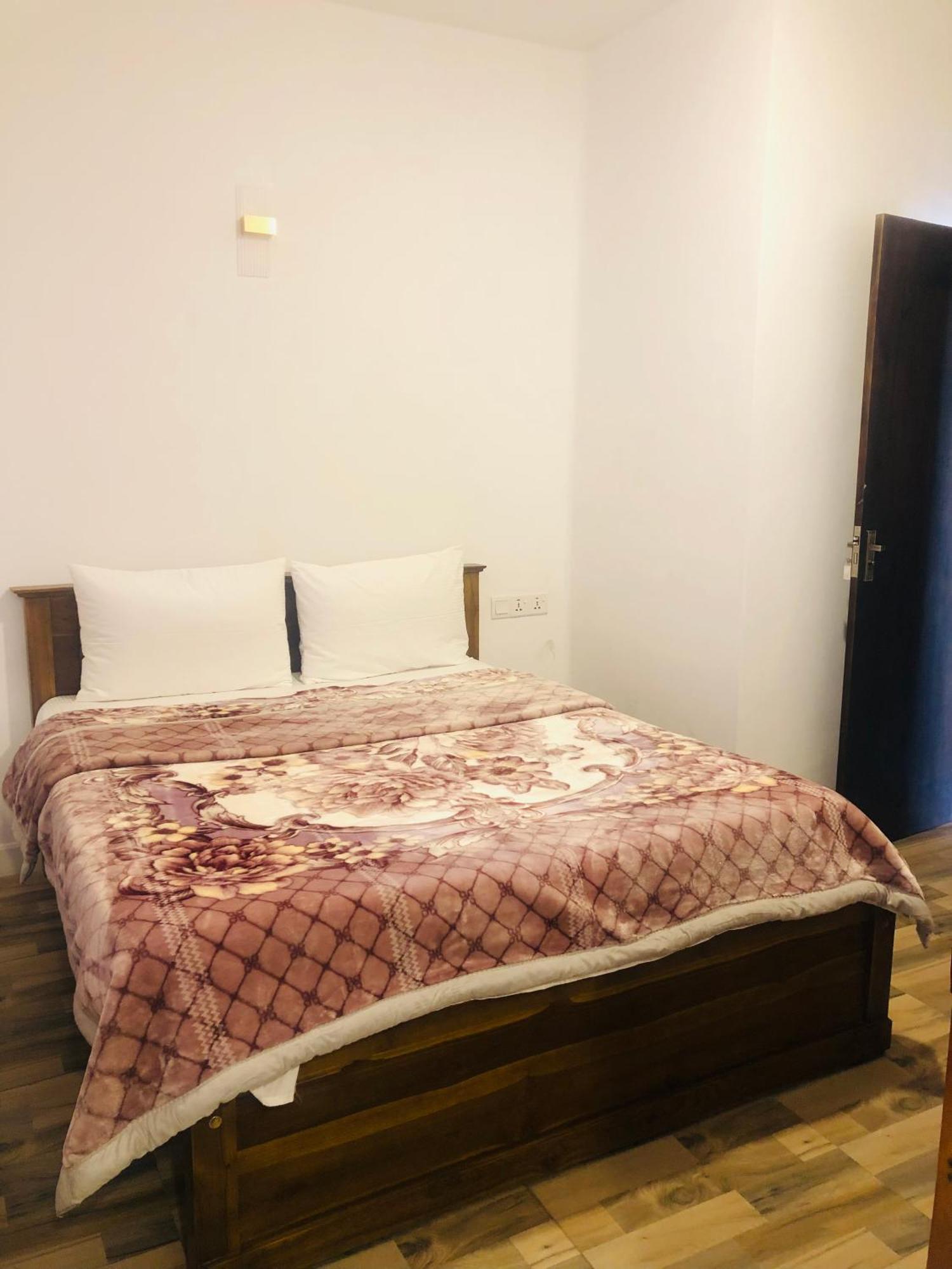 R21 Nuwara Eliya Hotell Exteriör bild